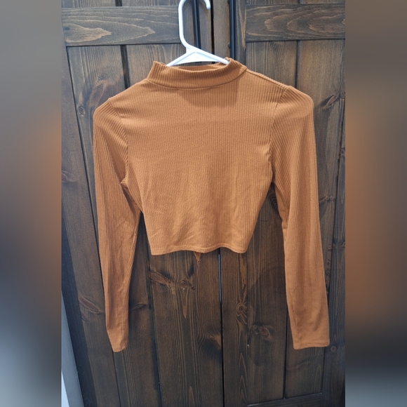 Rust Tie-Front Ribbed Crop Top - Picture 3 of 4